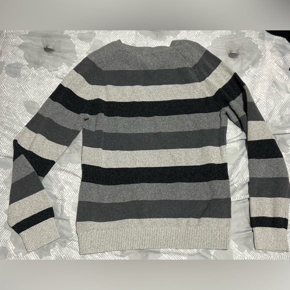 Used Izod grey Stratton striped crew neck sweater vanilla ice(greys) -size xl - Picture 2 of 6